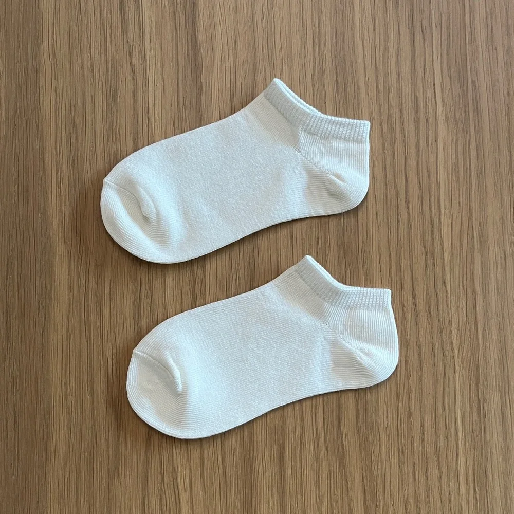 H&M, kids 2-pack of ankle cotton socks,  black and white size 8-9.5